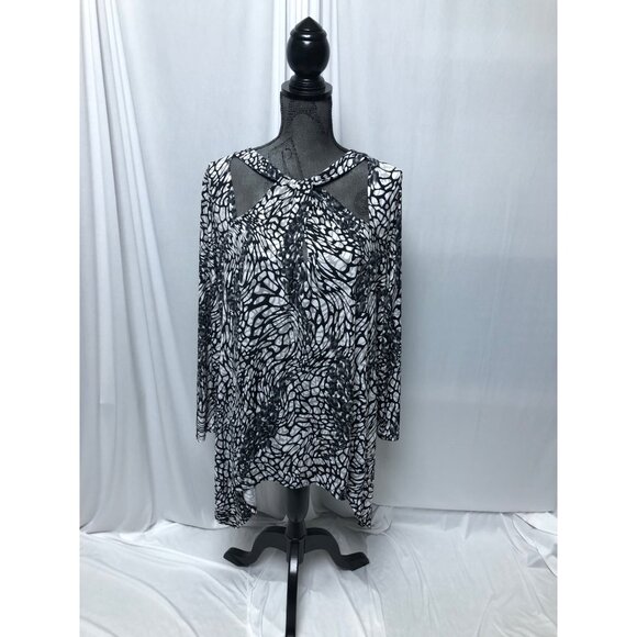 Denim 24/7 Top Womens Size 1X Black White Twist Cutout Neckline Stretchy Tunic - Picture 1 of 6